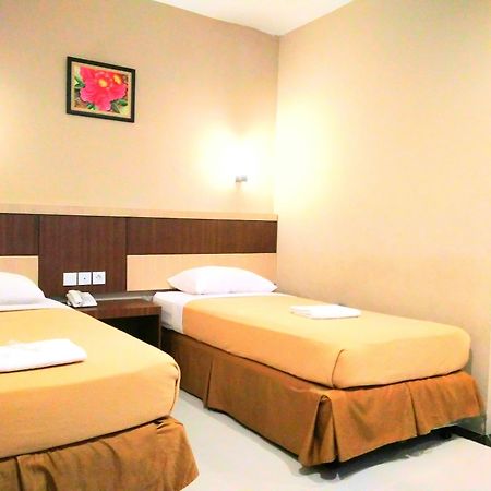 Hotel Parma Paus Pekanbaru Exterior foto