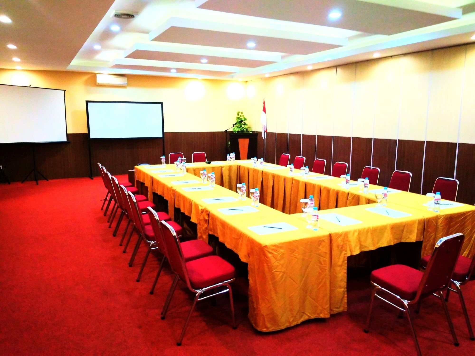 Hotel Parma Paus Pekanbaru Exterior foto